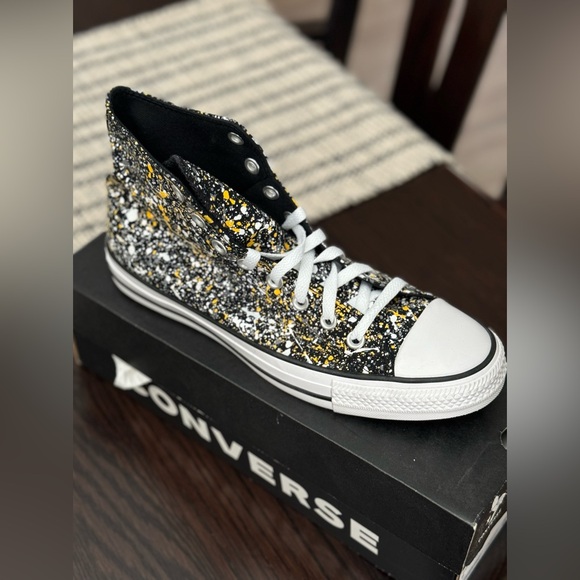 Converse size 8 men / 10 womens BRAND NEW - Picture 2 of 4